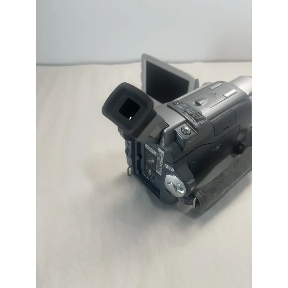 Canon Optura Xi MiniDV Digital Camcorder 220X Zoom w/ 3 Batteries Untested